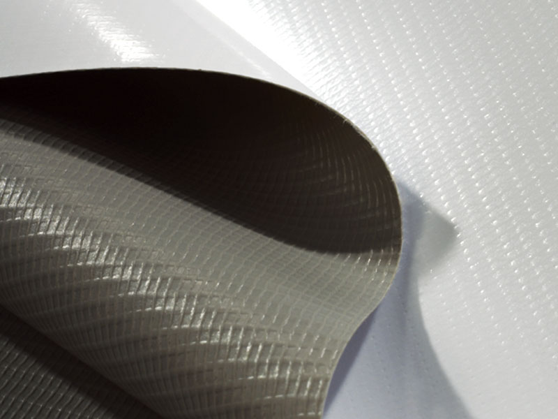 Banner flexible blanco con superficie gris de PVC de 440 g/m2